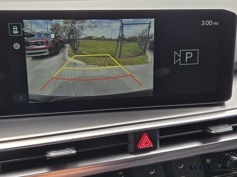 Certified 2025 Kia Sorento LX image 23