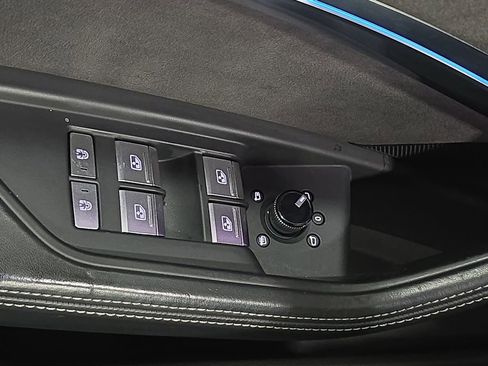 Used 2019 Audi e-tron Prestige w/ Prestige Package AWD/4WD image 21