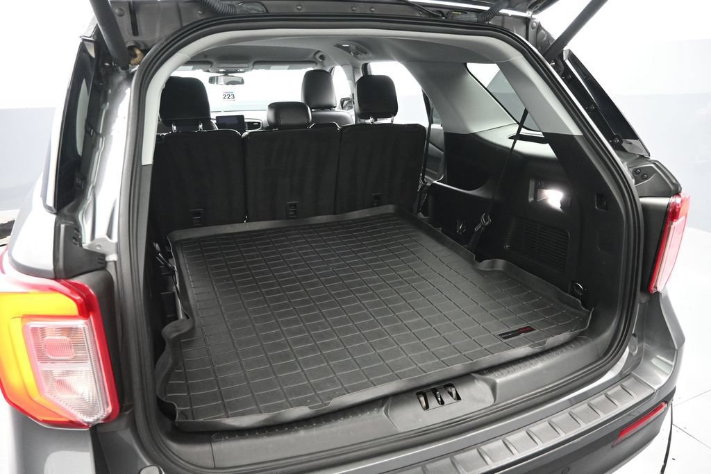 Used 2023 Ford Explorer XLT w/ Equipment Group 202A AWD/4WD image 22