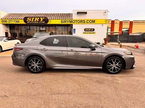 Used 2023 Toyota Camry SE FWD image 8