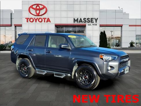 Used 2018 Toyota 4Runner SR5 image 1