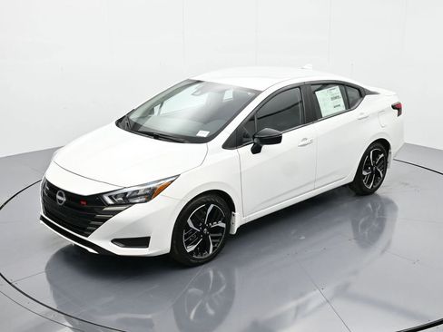 New 2025 Nissan Versa SR w/ Trunk Package FWD image 33