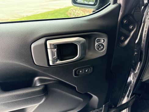 Used 2025 Jeep Wrangler Sport S image 14