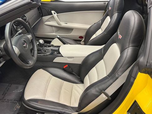 Used 2008 Chevrolet Corvette Coupe w/ Z51 Performance Package RWD image 19
