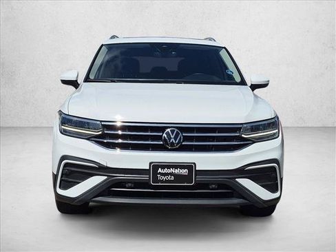 Used 2024 Volkswagen Tiguan SE AWD/4WD image 2