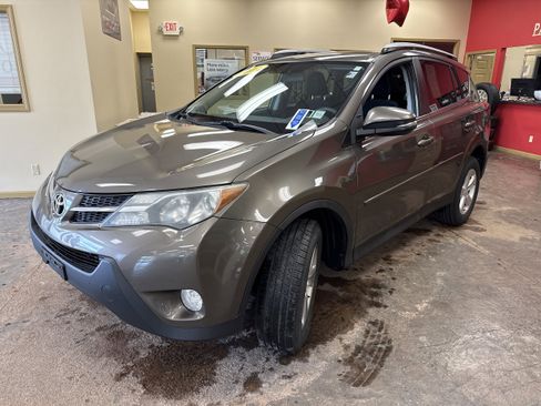 Used 2014 Toyota RAV4 XLE AWD/4WD image 3