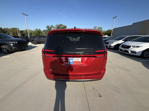 New 2026 Chrysler Pacifica Limited w/ S Appearance Package FWD image 22