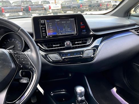 Used 2018 Toyota C-HR XLE image 7