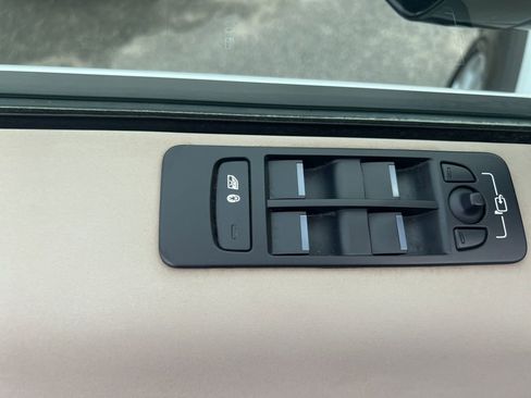 Used 2021 Land Rover Discovery Sport SE image 14