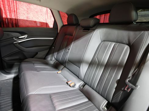 Used 2021 Audi e-tron Premium w/ Convenience Plus Package image 13