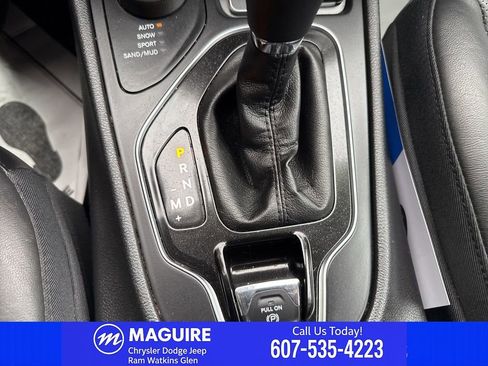 Used 2019 Jeep Cherokee Limited AWD/4WD image 27