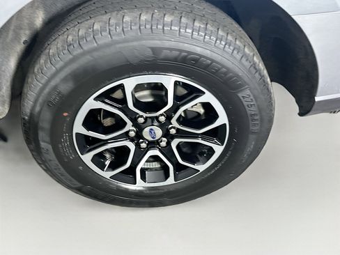 Used 2024 Ford Expedition Max XLT image 11