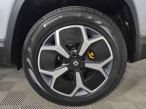 Used 2024 Rivian R1S Adventure AWD/4WD image 10