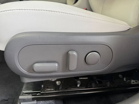 Used 2025 Hyundai Kona SEL image 23