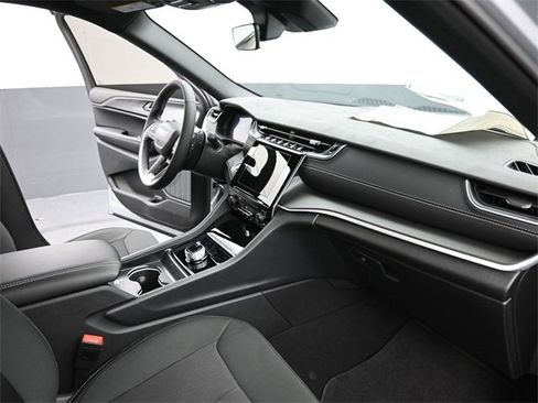 New 2025 Jeep Grand Cherokee Laredo image 24