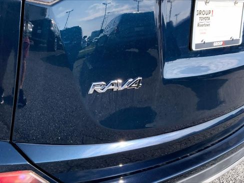 Used 2018 Toyota RAV4 LE AWD/4WD image 30