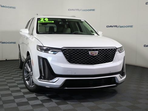 Used 2024 Cadillac XT6 Premium Luxury FWD image 2