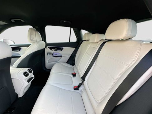 Used 2026 Mercedes-Benz GLC 300 4MATIC image 25