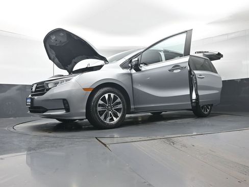 Used 2023 Honda Odyssey EX-L image 42