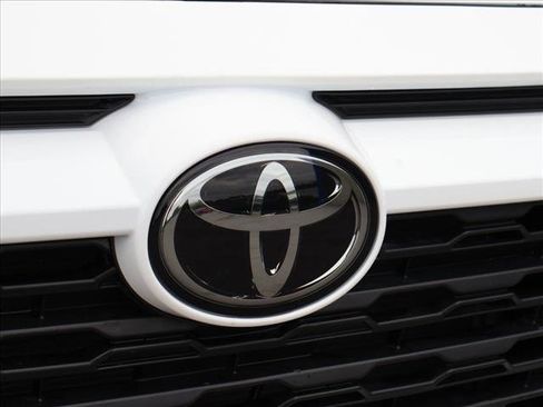 Used 2020 Toyota RAV4 XLE w/ XLE Grade Weather Package AWD/4WD image 28