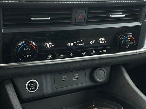 Used 2023 Nissan Rogue SV image 17