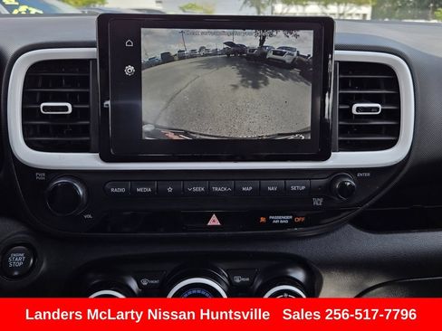Used 2022 Hyundai Venue Limited FWD image 18