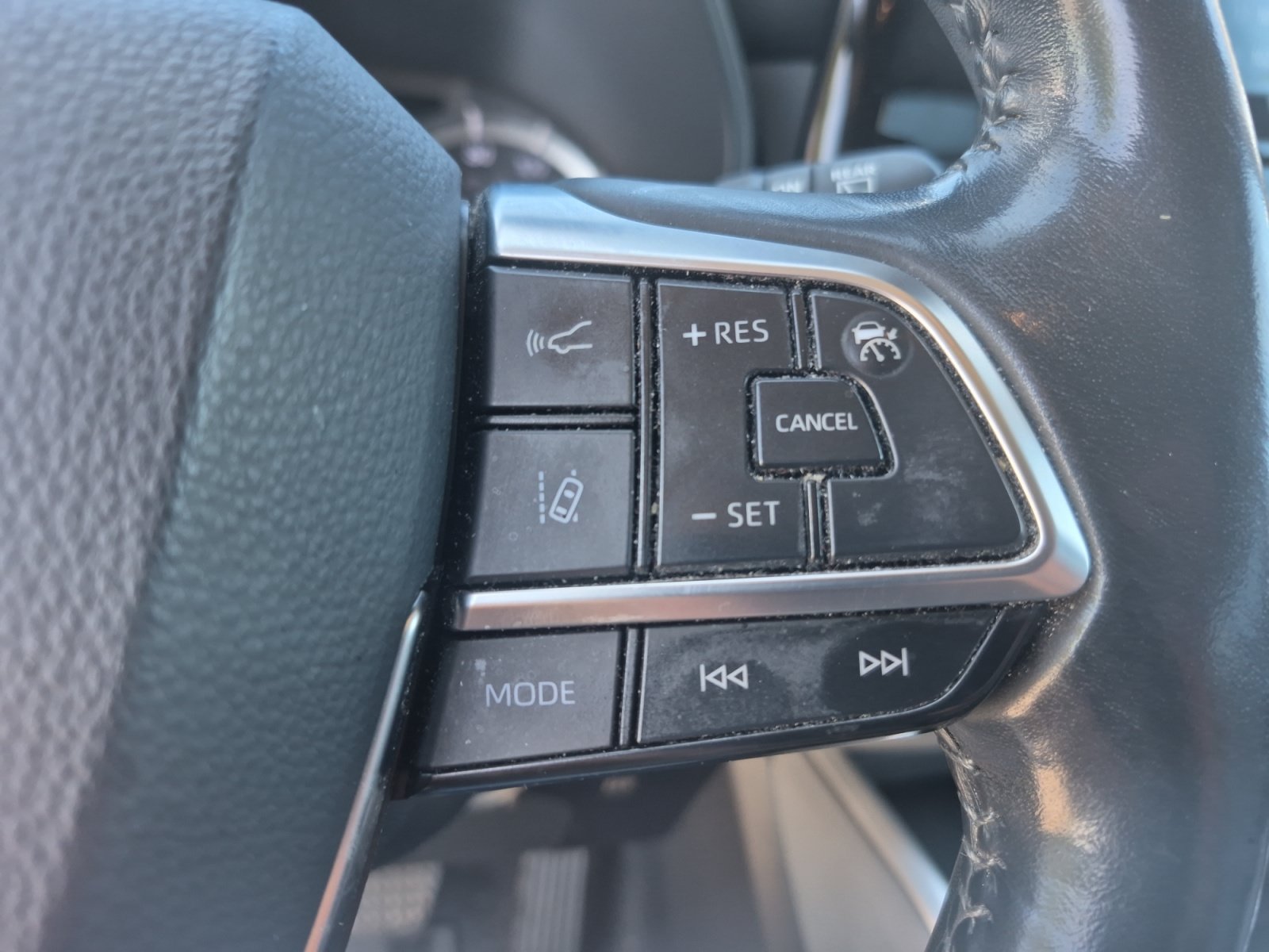 Used 2021 Toyota Highlander LE AWD/4WD image 28
