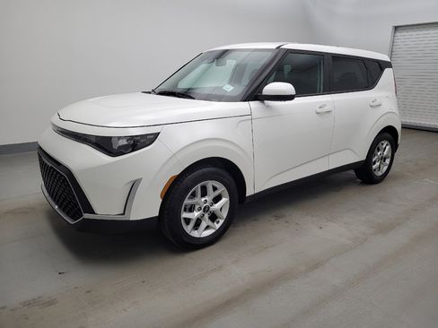 Used 2025 Kia Soul LX w/ LX Technology Package image 2