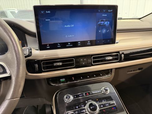 Used 2022 Lincoln Nautilus FWD image 17