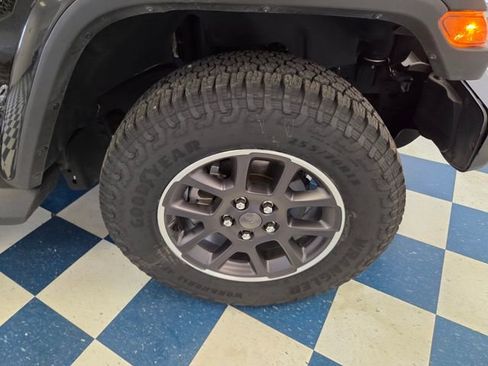 Used 2022 Jeep Gladiator Overland w/ Popular Equipment Package image 26