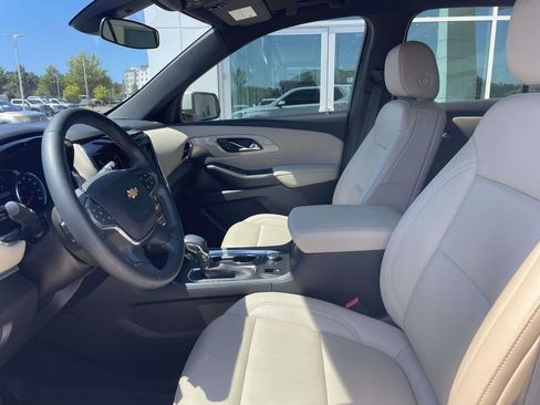 Used 2023 Chevrolet Traverse LT FWD image 14