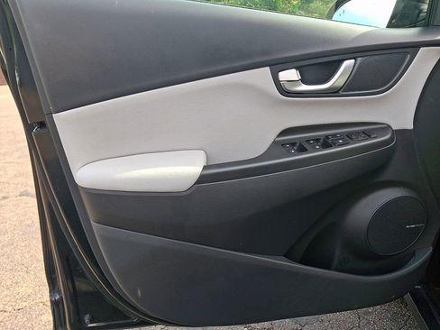 Used 2023 Hyundai Kona Limited FWD image 13