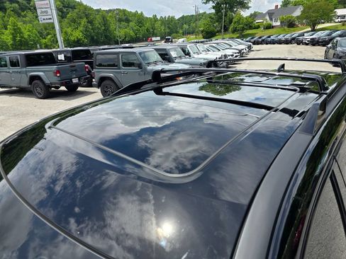 Used 2025 Nissan Pathfinder Platinum AWD/4WD image 22