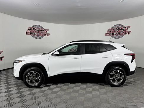 Used 2026 Chevrolet Trax LT FWD image 4
