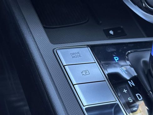 New 2025 Hyundai Elantra Limited image 25