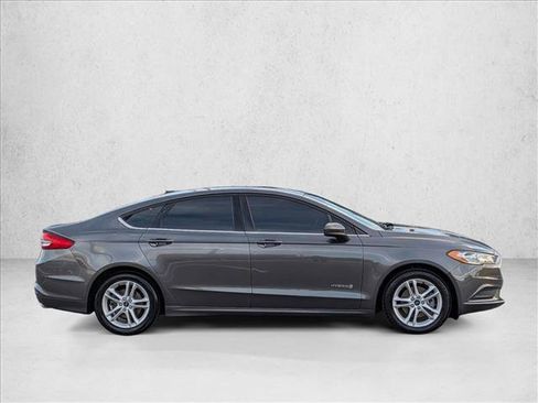 Used 2018 Ford Fusion SE image 4