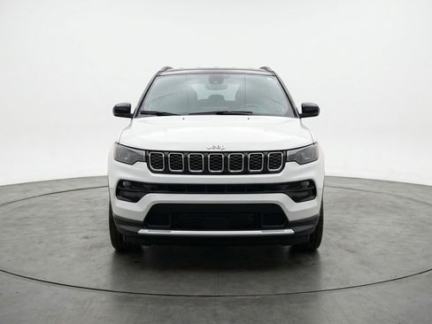Used 2025 Jeep Compass Limited AWD/4WD image 2