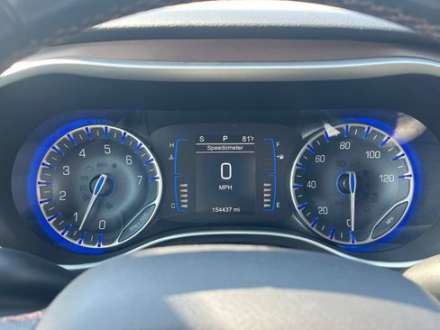 Used 2017 Chrysler Pacifica Touring-L w/ Tire & Wheel Group FWD image 19
