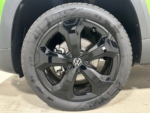 New 2026 Volkswagen Taos SE AWD/4WD image 21