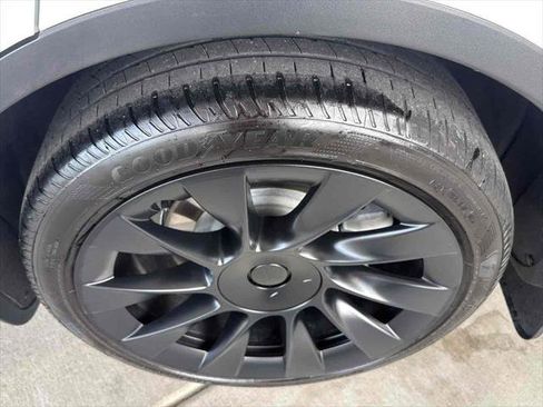 Used 2023 Tesla Model Y Long Range image 7