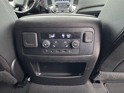 Used 2020 Chevrolet Suburban LT image 9