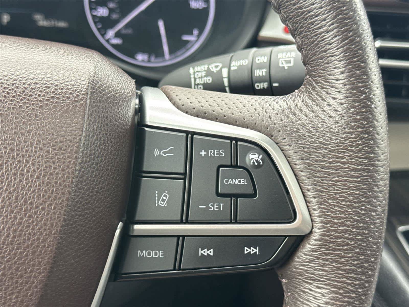 Used 2022 Toyota Sienna Platinum AWD/4WD image 20