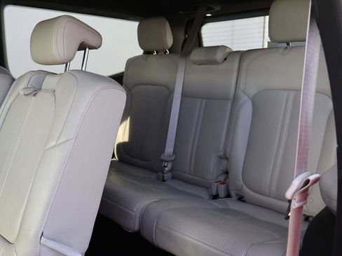 Used 2025 Jeep Wagoneer 4WD image 11