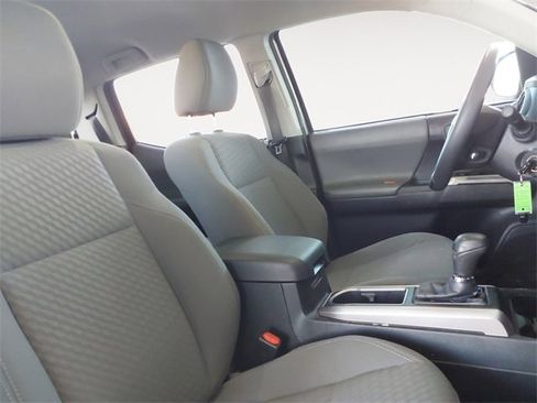 Used 2020 Toyota Tacoma SR5 image 15