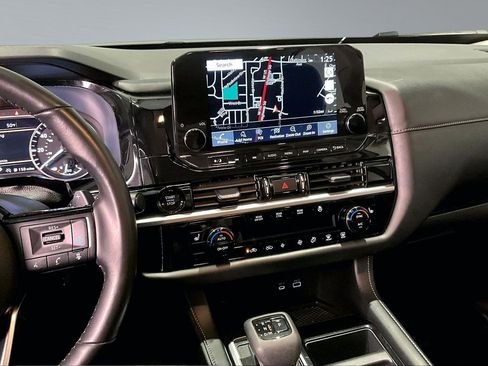 Used 2025 Nissan Pathfinder SL image 9