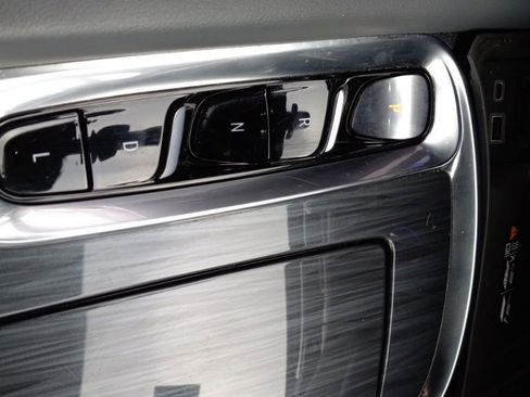 Used 2024 Buick Enclave Premium image 39