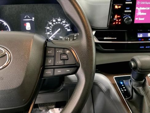 Used 2022 Toyota Sienna LE image 22