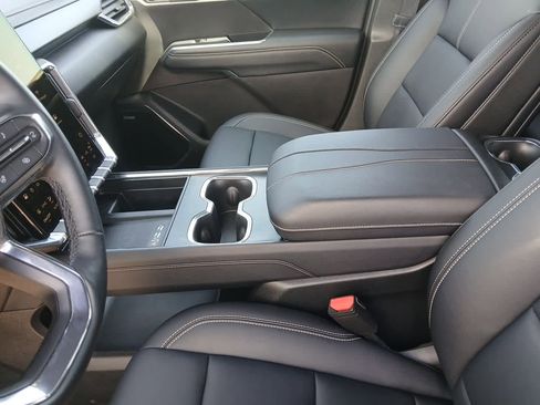 Used 2025 GMC Acadia Elevation w/ Elevation Premium Package AWD/4WD image 21