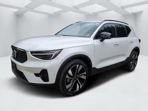 Certified 2023 Volvo XC40 B5 Ultimate w/ Climate Package AWD/4WD image 7