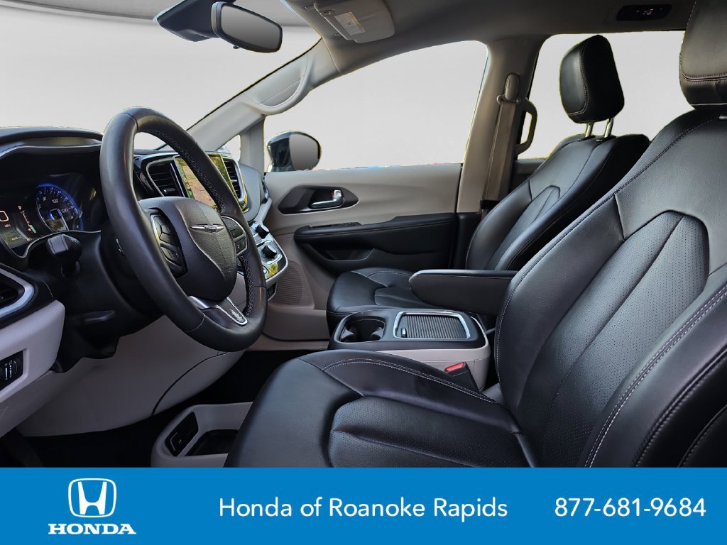 Used 2024 Chrysler Pacifica Touring-L FWD image 10